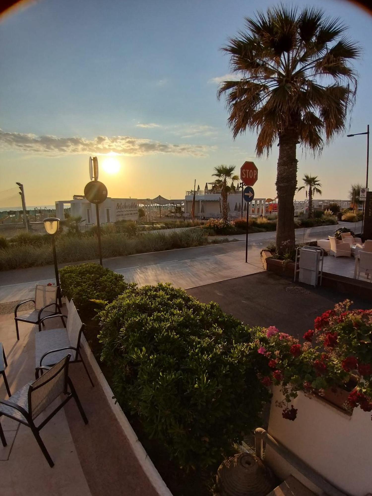 Hotel Ideal Rimini Exterior foto